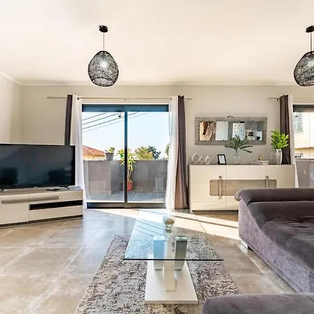 Casa Yeni Modern Two Bedrooms * Arco da Calheta (Madeira)