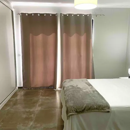 Casa Yeni Modern Two Bedrooms Tatil Evi Arco da Calheta (Madeira)