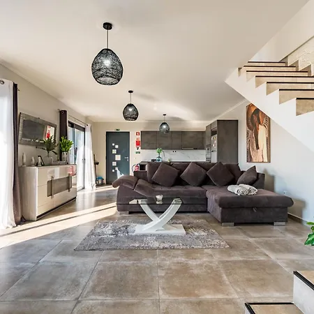 Tatil Evi Casa Yeni Modern Two Bedrooms Arco da Calheta (Madeira)
