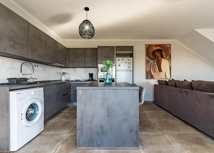 Casa Yeni Modern Two Bedrooms Arco da Calheta (Madeira)