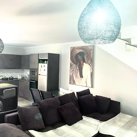 Semesterbostad Casa Yeni Modern Two Bedrooms Arco da Calheta (Madeira)