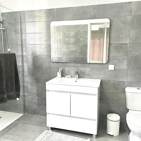 Casa Yeni Modern Two Bedrooms * ארקו דה קלחטה