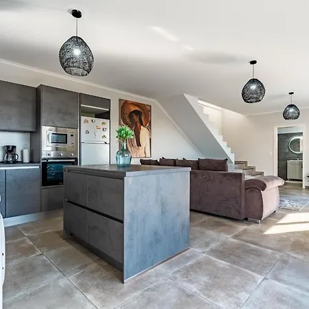 Semesterbostad Casa Yeni Modern Two Bedrooms *