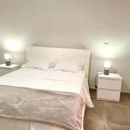 Semesterbostad Casa Yeni Modern Two Bedrooms *