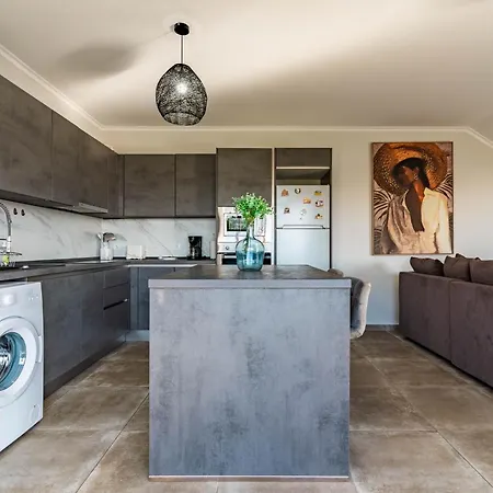 Casa Yeni Modern Two Bedrooms Arco da Calheta (Madeira)